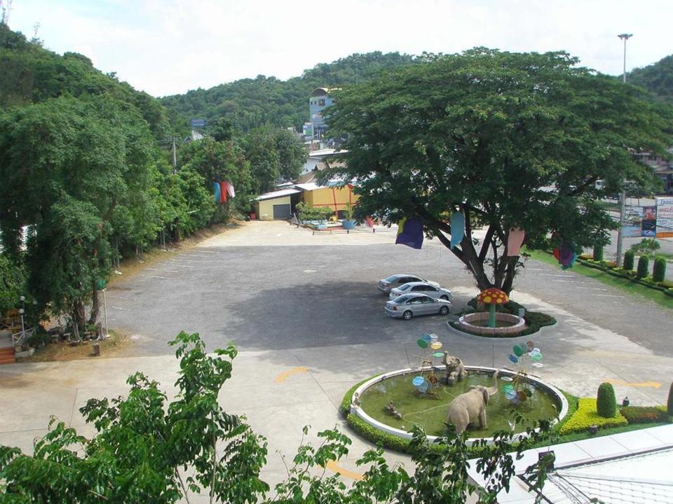 Grand Hill Resort And Spa Nakhon Sawan Extérieur photo